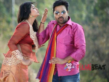 விசில் அடிங்க.... 'அட்ரா மச்சான் விசிலு' டிக்கெட் இலவசமா வாங்குங்க!