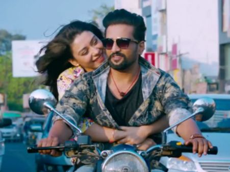 தில்லுக்குத் துட்டு 'காமெடி தர்பார்'..ரசிகர்கள் பாராட்டு மழை!