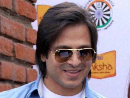 குடிகாரன் என்று திட்டிய 'வாயால்' சல்மானைப் புகழும் விவேக் ஓபராய்!