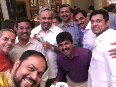 சீயான் விக்ரம் மகள் அக்‌ஷிதா திருமண நிச்சயதார்த்தம் - இயக்குநர் ஷங்கர் பங்கேற்பு