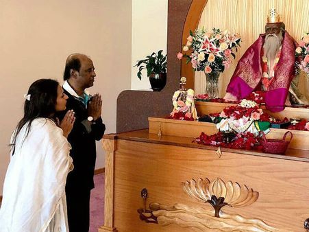 அமெரிக்காவில் குரு சச்சிதானந்தா ஆசிரமத்தில் ரஜினிகாந்த்!