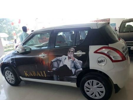 கபாலி 'ஸ்டிக்கர்களுடன்' ஓசூரைக் கலக்கும் மாருதி ஸ்விப்ட் கார்கள்!