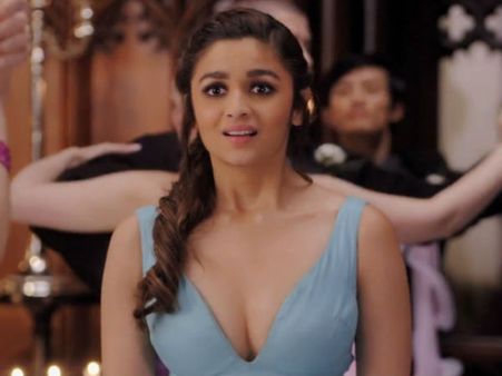 காதல்: கோபத்தில் வானுக்கும், பூமிக்குமாக குதித்த 'ஆங்ரி பேர்ட்' ஆலியா பட்