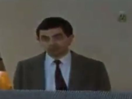 மிஸ்டர் பீனையும் விட்டு வைக்காத கபாலி..!