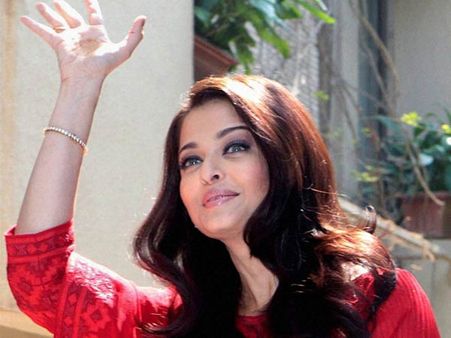 துபாயில் ரூ. 54 கோடிக்கு பங்களா வாங்கிய ஐஸ்வர்யா ராய்: 'அவரும்ல' வாங்கிருக்காராம்!