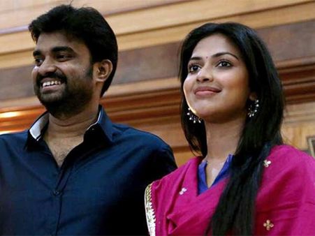 குடும்பநல நீதிமன்றத்தில் அமலா பால்... விவாகரத்து மனுவை சமர்ப்பித்தார்!