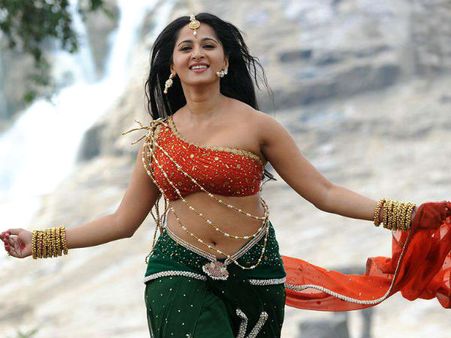 அனுஷ்கா எடையால் மூட் அவுட் ஆன ராஜமவுலி.. தள்ளிப் போகுது பாகுபலி 2!