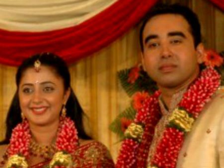 கணவருடன் சந்தோசமா இருக்கேன்... விவாகரத்து செய்யவில்லை: நடிகை கனிகா