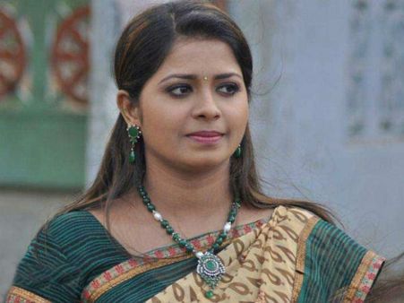 காமெடியோடு சென்டிமெண்ட் ரோலில் நடிக்க ஆசைப்படும் மதுமிதா