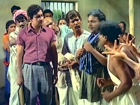 நெஞ்சம் மறப்பதில்லை 11 : பாதியில் நின்ற நம்நாடு படப்பிடிப்பு!