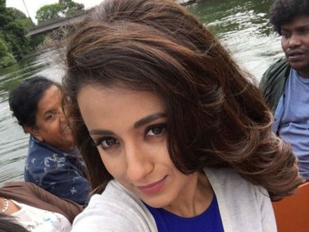 'மோகினி'க்காக தலைகீழாக தொங்கும் த்ரிஷா