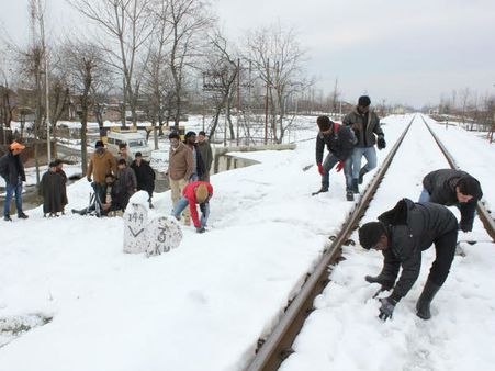 காஷ்மீர் பனிப் பொழிவில் படமாக்கப்பட்ட முதல் படம் 'சாலை'!