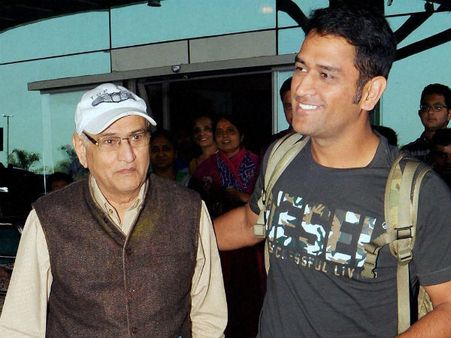 'டோணி' பட ட்ரெய்லரை பார்த்து பார்த்து அழும் கூல் கேப்டனின் தந்தை