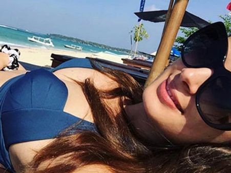 இந்த பாலிவுட் நடிகைகள் ஆ, ஊன்னா பிகினி போட்டோவை போடுறாங்களே!