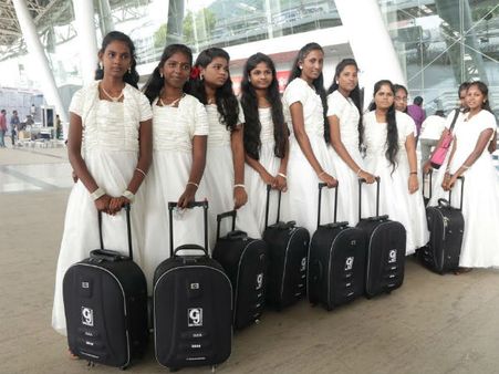 ஆதரவற்ற குழந்தைகளுக்கு மைம் கோபி தந்த ஸ்பெஷல் விமானப் பயணம்!