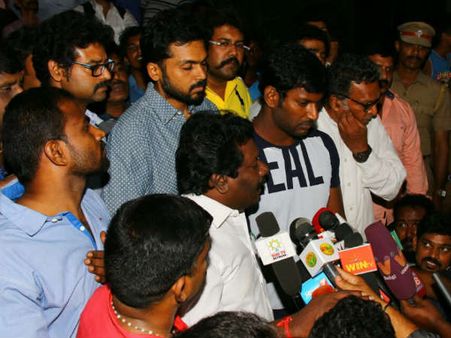 காவிரி விவகாரம்... பட்டும் படாமலும் எதிர்க்கும் நடிகர் சங்கம்?