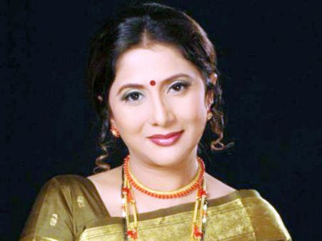 என் கைப்பையை எலி கடித்துக் குதறிவிட்டது: ரயில்வே அமைச்சரிடம் நடிகை புகார்