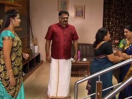 மாமனார், மாமியாரை துரத்தும் மருமகள்கள்.... குடும்பத்தை சிதைக்கும் சீரியல்கள்