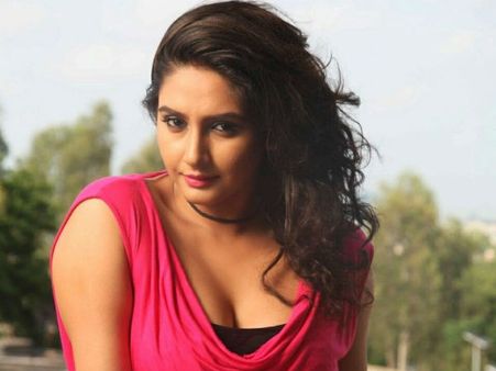 காவிரி எங்களுடையதாக்கும்.. ட்விட்டரில் குரல் கொடுத்த நடிகை ராகினி#cauvery