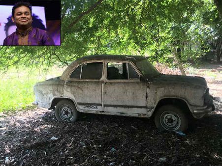 'அம்மா கொடுத்த பரிசாச்சே... பத்திரமா வச்சிருக்கக் கூடாதா?'- ரஹ்மானுக்கு ரசிகர்கள் அட்வைஸ்