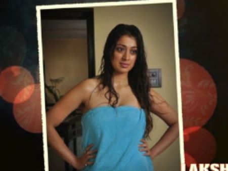 லட்சணமான லட்சுமி ராயின் கலக்கல் மாடர்ன் டிரஸ் போட்டோக்கள்- வீடியோ