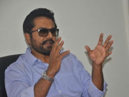 சினிமா என்ற சைக்கிளிலிருந்து நடுவில் இறங்கிட்டேன்! - சரத்குமார்