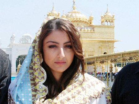 முஸ்லீம்னா கோவிலுக்கு போகக் கூடாதா?: சீறும் நடிகை சோஹா அலி கான்