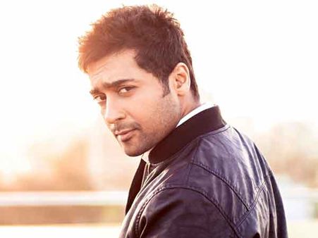 விக்னேஷ் சிவனை அடுத்து ராஜுமுருகன் படத்தில் சூர்யா: அப்போ முத்தையா..?