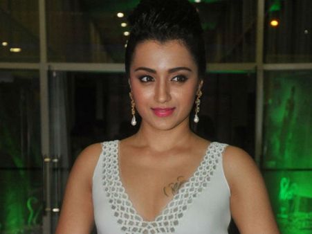 காவிரி பிரச்சினை... கை கோர்த்த தல, தளபதி ரசிகர்கள்... திரிஷாவுக்கு ஒரு கோடி சம்பளம்- சினிபைட் வீடியோ