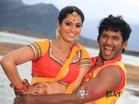 மேனேஜர் மூலம் காதலை முறித்துக் கொண்டாரா விஷால்?: வரலட்சுமி விளக்கம்