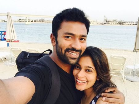 பொண்டாட்டி இல்லாமல் தனியாக தீபாவளி கொண்டாடிய சாந்தனு