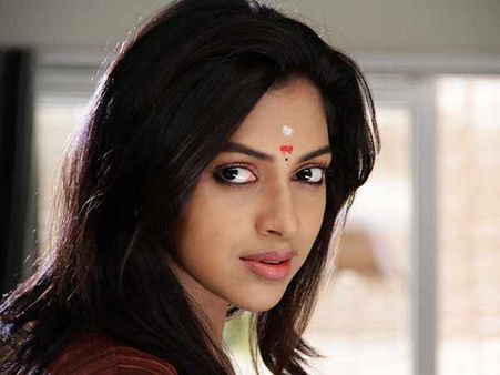 தேவி படம் அமலா பால் பற்றியதா?