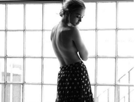 மீண்டும் அரை நிர்வாண போட்டோ வெளியிட்ட ஏமி: ஷங்கருக்கு பி.பி எகிறப் போகுது!