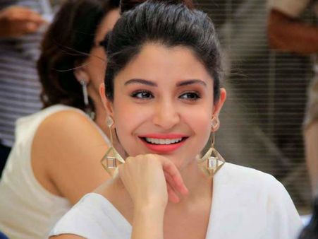 கண்டதும் தொபுக்கடின்னு காதலில் விழுவதில் நம்பிக்கை இல்லை: அனுஷ்கா