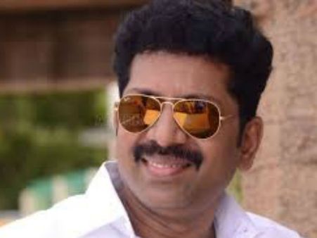 உலக சாதனைக்காக 10 மணி நேரத்தில் 'அரண்டவனுக்கு இருண்டதெல்லாம் பேய்’!