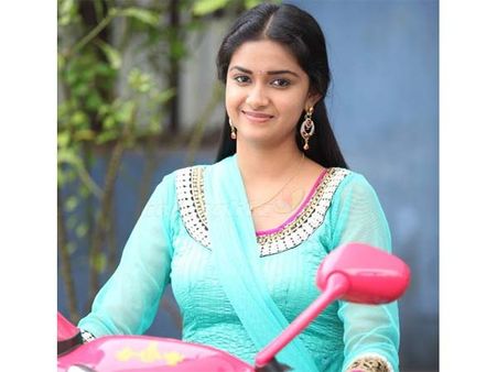 அதிர்ஷ்ட தேவதை கீர்த்தி சுரேஷ்... இந்தாங்க... அவரைப் பற்றிய சில குறிப்புகள்! #KeerthiSuresh