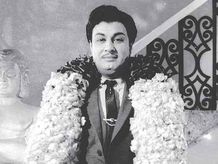 ஆனந்தத் தேன்காற்றுத் தாலாட்டுதே- 9 எல்லா நுணுக்கங்களும் அறிந்த எம்ஜிஆர்!