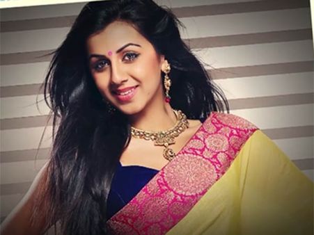 நிக்கி கல்ராணியின் கலக்கல் போட்டோ ஆல்பம்- வீடியோ