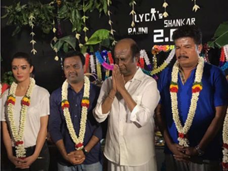 2.0 செட்டில் ஆயுதபூஜை, கஷ்டப்படும் காஷ்மோரா டீம், த்ரிஷாவின் அதிரடி முடிவு: வீடியோ