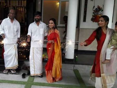 மாப்ள தனுஷ், மகள்கள், பேரன்களுடன் தீபாவளி கொண்டாடிய ரஜினி
