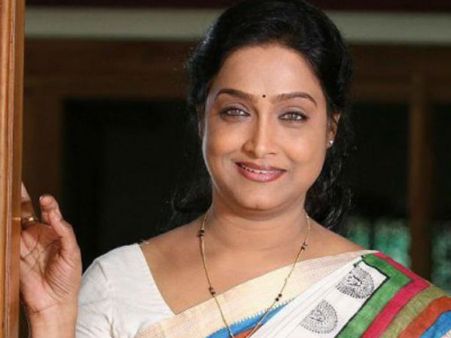 எனக்கு 'அந்த' திறமை எல்லாம் இல்லை: ஒப்புக் கொண்ட நடிகை சாதனா