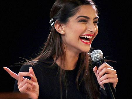 ஆணுறை யூஸ் பண்றான்னு நம்புகிறேன்: தம்பியின் செக்ஸ் வாழ்க்கை பற்றி பேசும் நடிகை