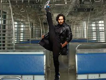 லட்சுமி மேனனை அப்புறமா கலாய்க்கலாம்: இதை கொஞ்சம் பாருங்க பாஸு!