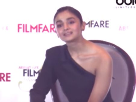 பிகினியை விட செக்ஸியான உடை இருக்காம்: சொல்கிறார் ஆலியா பட்