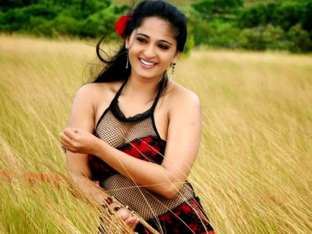 இன்று உலக நாயகனுக்கு மட்டும் இல்ல இந்த உயர்ந்த நாயகிக்கும் பிறந்தநாள்