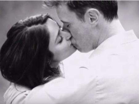 காதலருடன் லிப் டூ லிப்: ரொமான்டிக் வீடியோவை வெளியிட்ட இலியானா