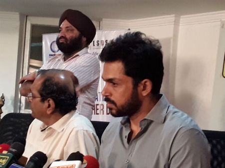 ஊடகம் மூலம் சரத், ராதாரவி கேட்கும் கேள்விக்கு பதில் அளிக்க முடியாது: கார்த்தி