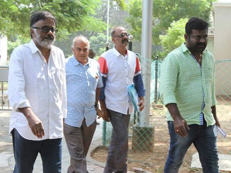 ஒளிப்பதிவாளர் சங்கத்தில் ரூ 60 லட்சம் ஊழல்... பெப்சி சிவா மீது போலீசில் புகார்!