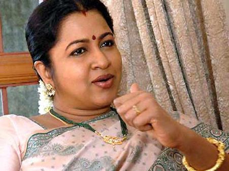 ஓரமா போய் சண்டை போடுங்கப்பா.. முடியாது, நீ ஒதுங்கிப் போ.. ராதிகாவின் டிவிட்டர் மோதல்!