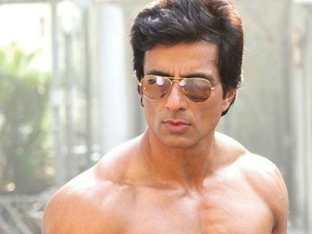 2 கன்னட நடிகர்கள் பலி: தயாரிப்பாளரை புடுச்சு ஜெயில்ல போடுங்க சார்- பொங்கிய நடிகர்கள்